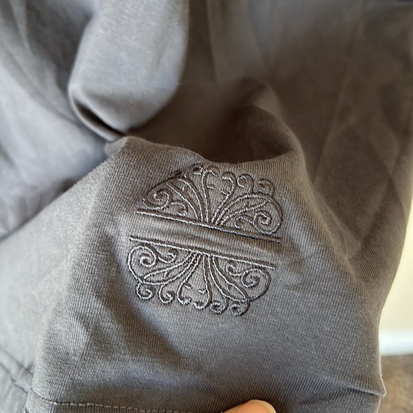 Never fully dressed grey shoulder pad V neck t shirt NWT - Picture 10 of 10